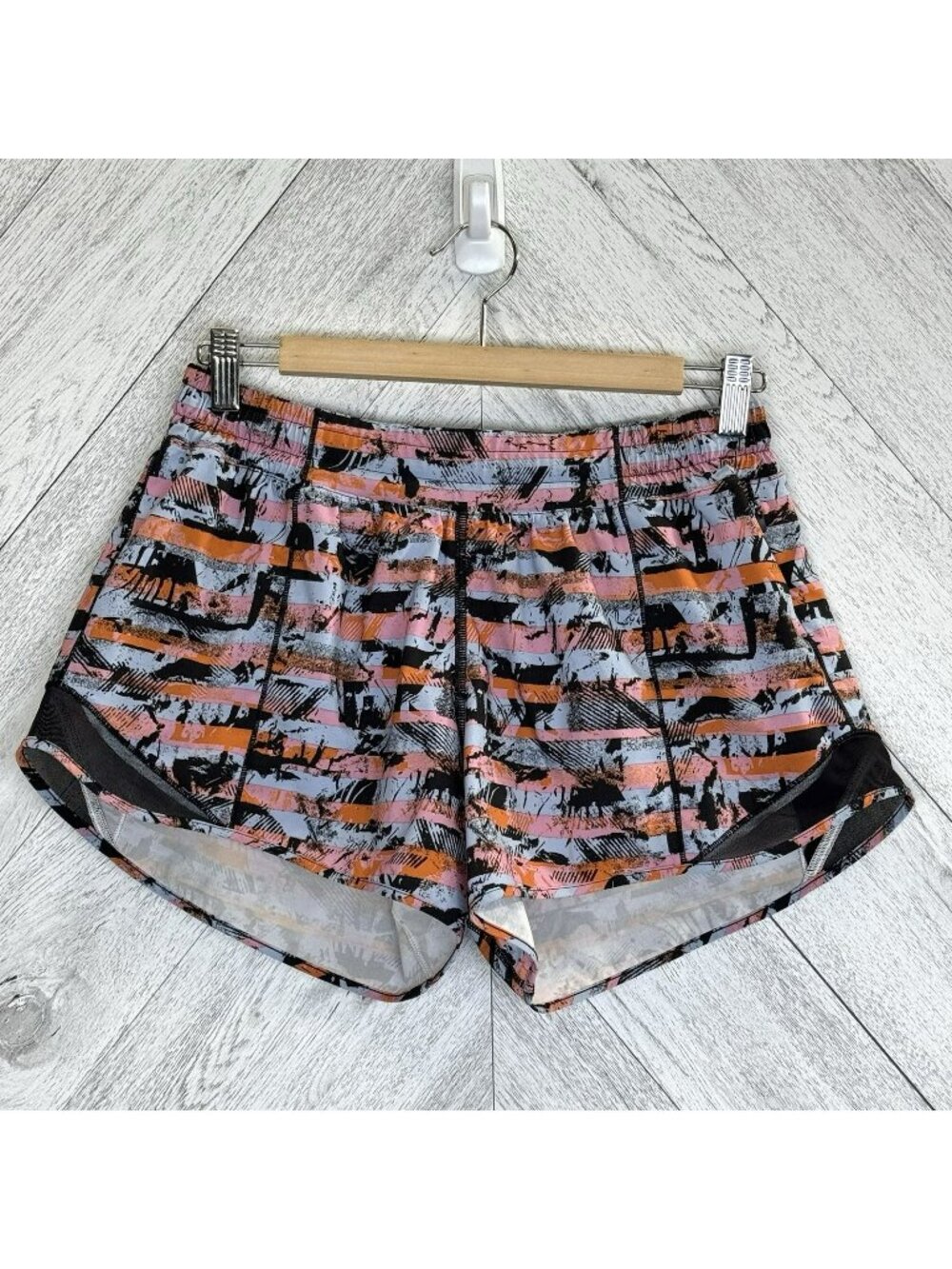 Lululemon Hotty Hot Shorts II *Long 4" Inversion Multi Black Womens Size 8